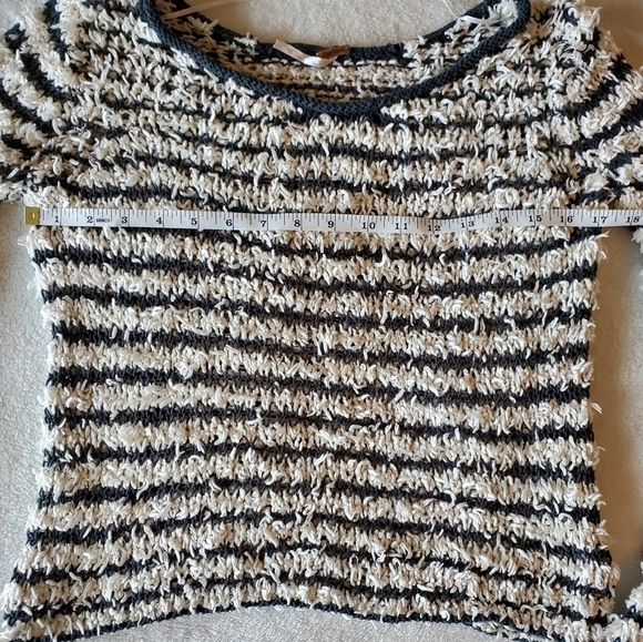 Free People "Downy Stripe" Cropped Crochet Striped Sweater Size M - Picture 12 of 16